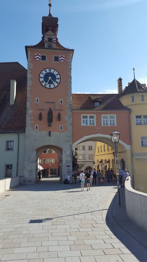 Regensburg - Altstadt - Tor der steinernen Brücke