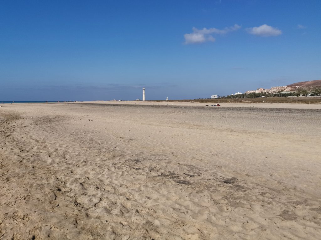 Play de Jandia: Strand, Sand und Mee(h)r - Blick in Richtung Leuchtturm und Morro Jable